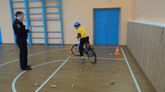 Школьники из костромского райцентра посостязались в знании ПДД и навыках вождения велосипеда