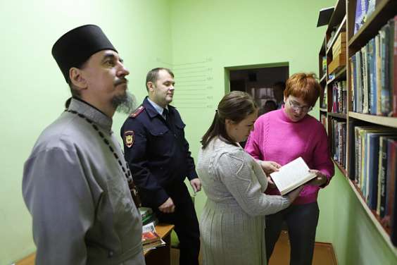 Костромской священник поможет обитателям изолятора с иконами и духовной литературой