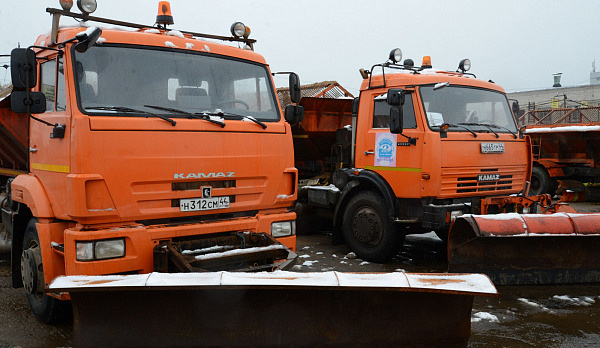 Дорожники оперативно устраняют последствия снегопада в районах Костромской области