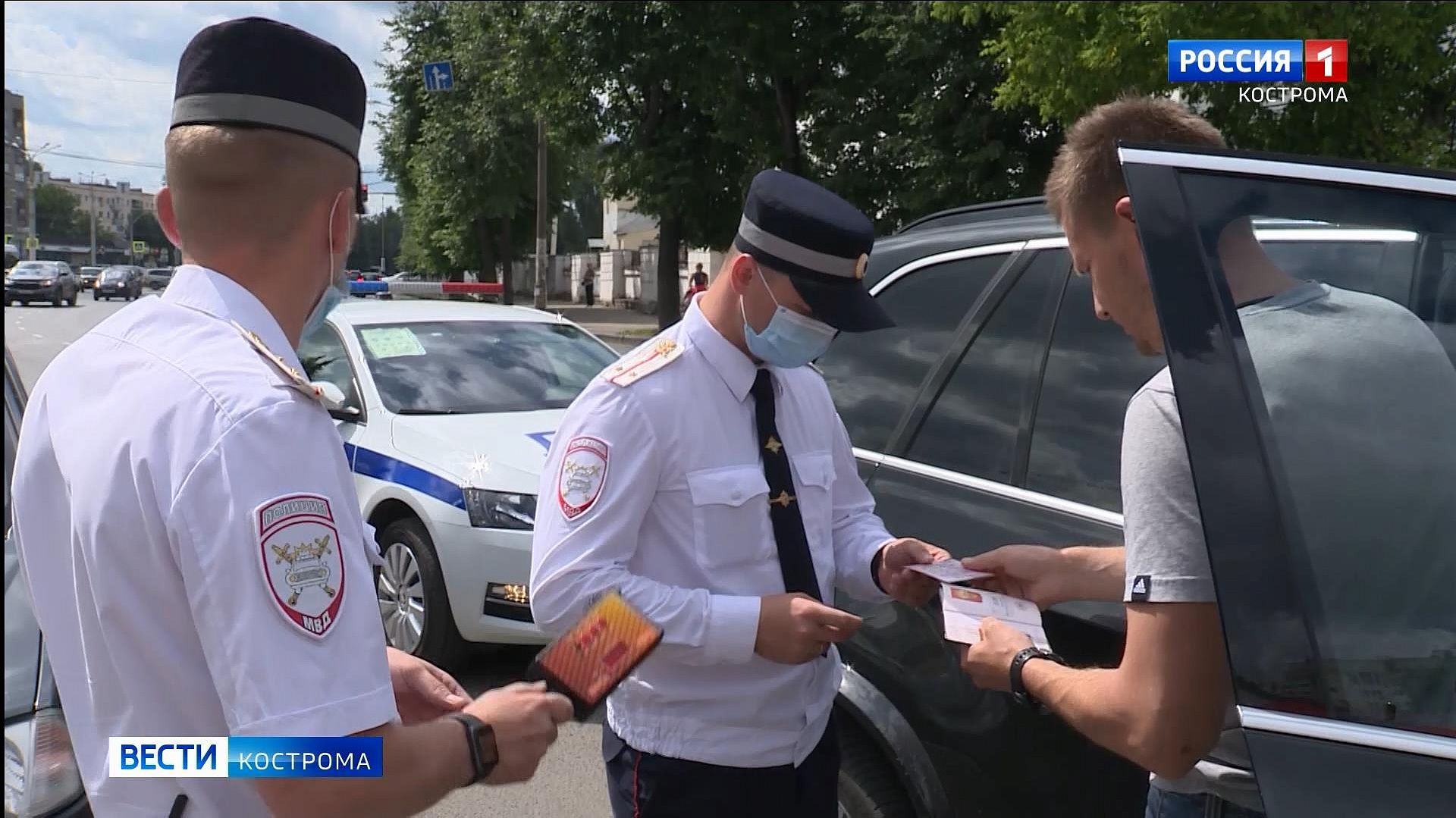 Костромские автоинспекторы встретили День ГИБДД на службе