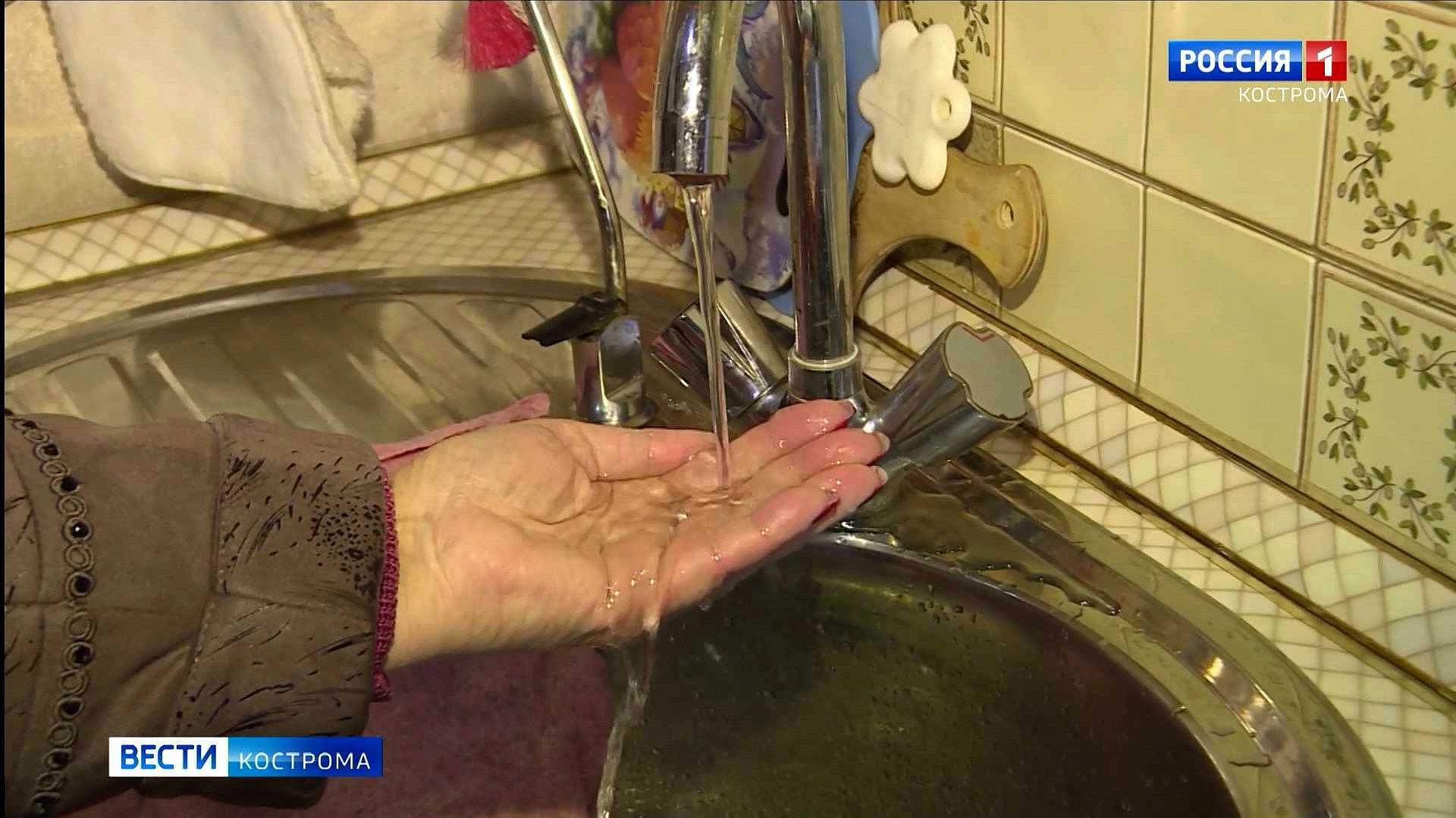 Жители костромского посёлка Мелиораторов уже месяц мучаются с водой