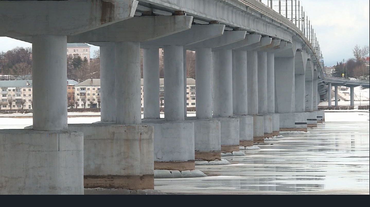 Специалисты Управления строительства проверили состояние костромского моста через Волгу 