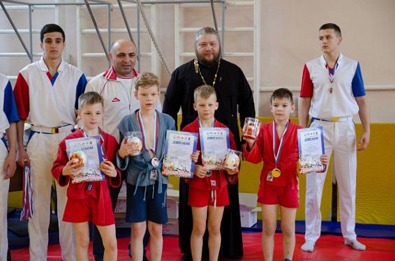 В Костроме состоялся первый пасхальный турнир по самбо