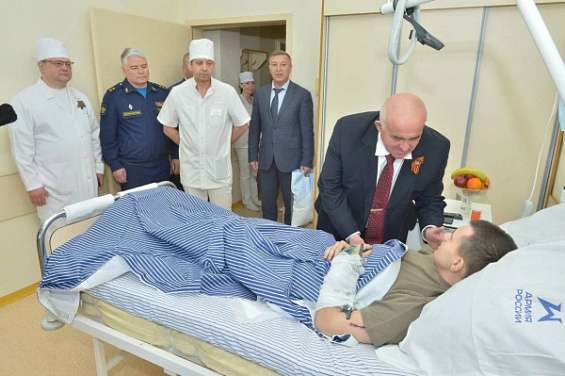 Сергей Ситников посетил раненых в ходе спецоперации костромских военнослужащих