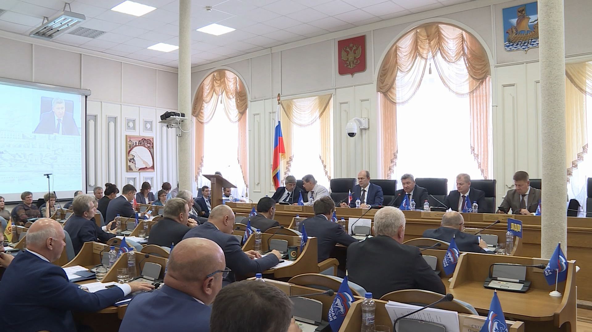 Депутаты Костромской Облдумы поменяли бюджет, поддержали тренеров и заступились за инвалидов