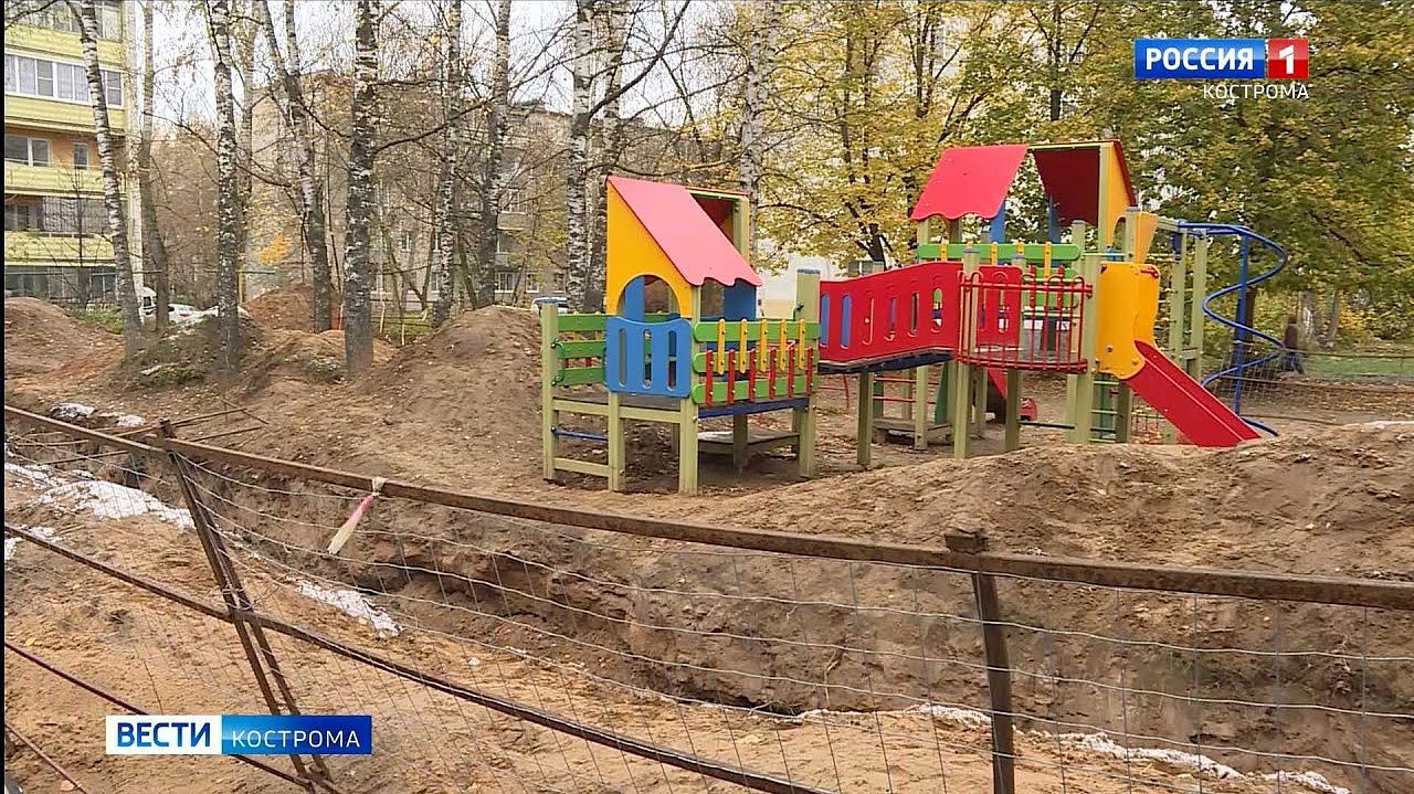 Детская площадка с риском для жизни появилась в Костроме благодаря коммунальщикам