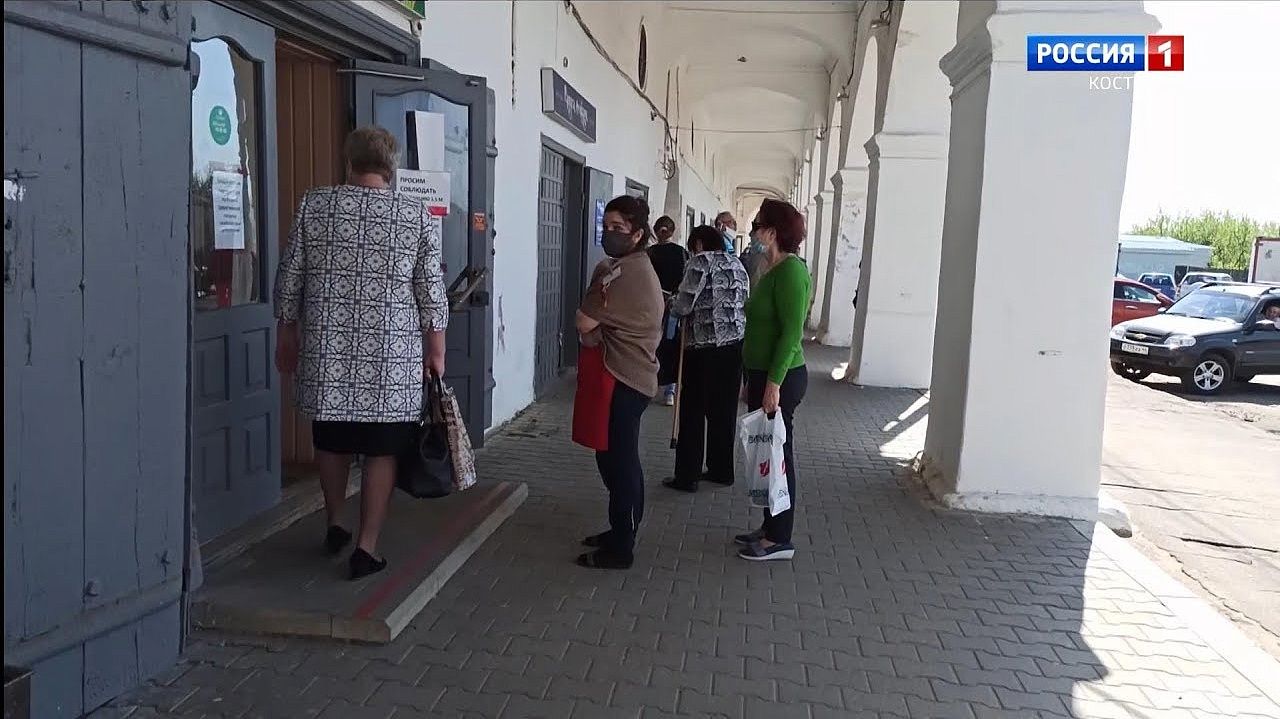 Костромичи бросились в открывшиеся после паузы магазины 