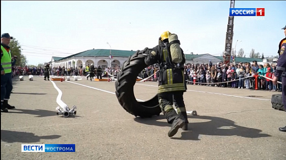 В центре Костромы отметили День пожарной охраны