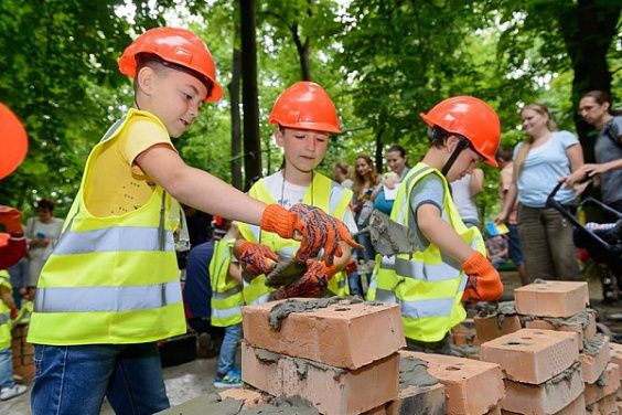 Костромские школьники готовятся стать учителями, архитекторами и ветеринарами