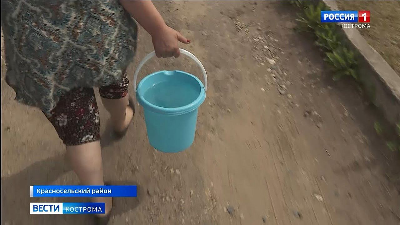 Жители костромской деревни замучались от водного катаклизма 