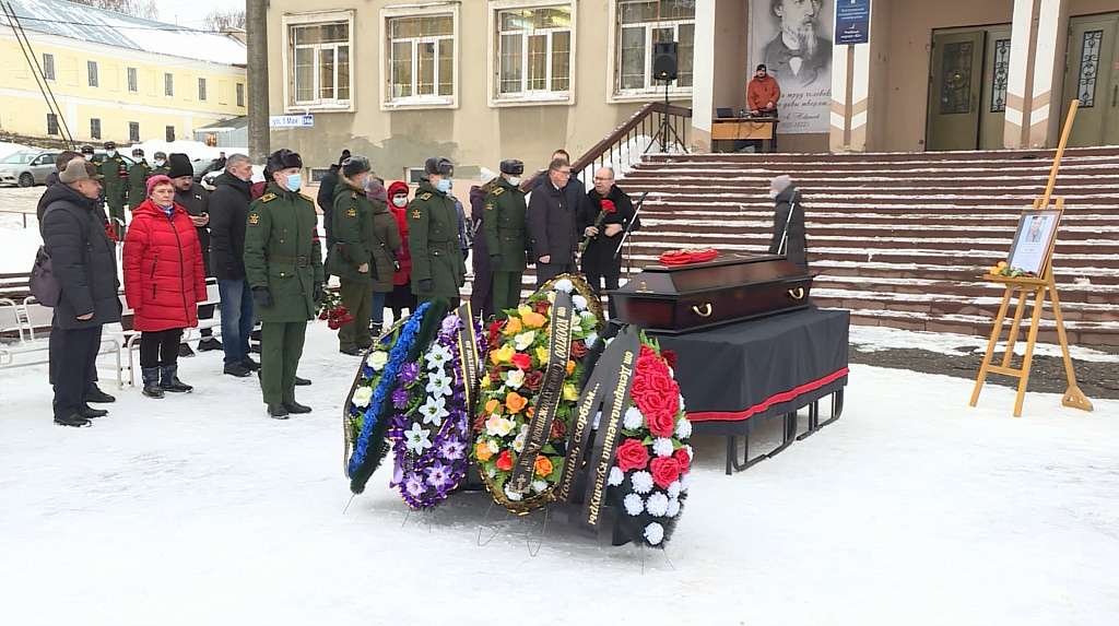 Провожающая в последний путь. Александр Иванович Бузин. Проводили в последний путь. Александр Иванович Кострома. Бузин Александр Иванович Кострома.