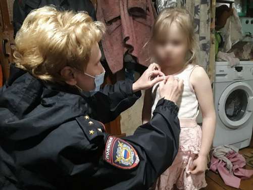 Полицейские в Костроме вернули домой 8-летнюю девочку 