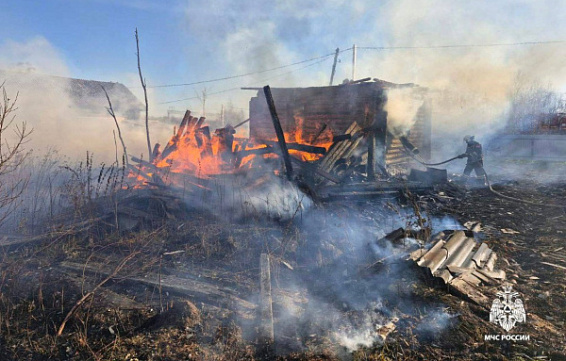 По факту гибели трех человек на пожаре в костромском поселке возбуждено уголовное дело