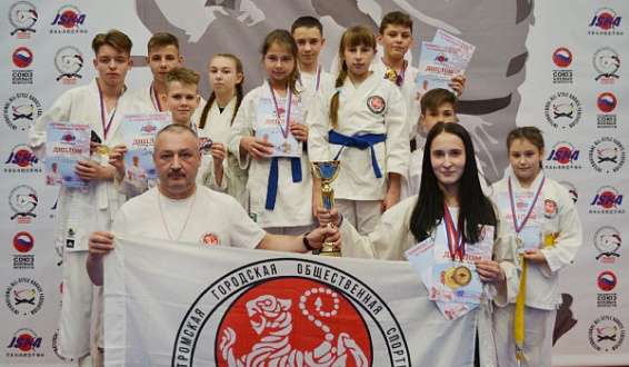 Каратисты из Костромы взяли два «золота» на Чемпионате и Первенстве России
