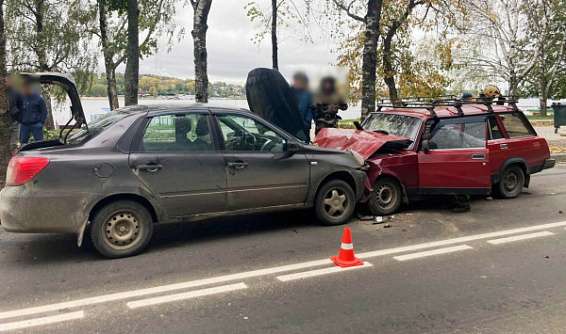 Пассажирка «ВАЗа» отправлена в больницу после ДТП у костромской набережной