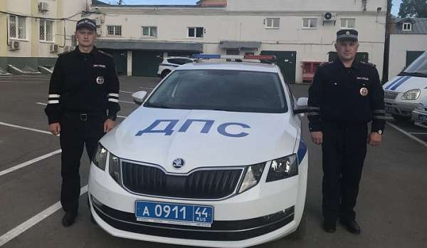 Костромские полицейские пришли на помощь пожилому водителю