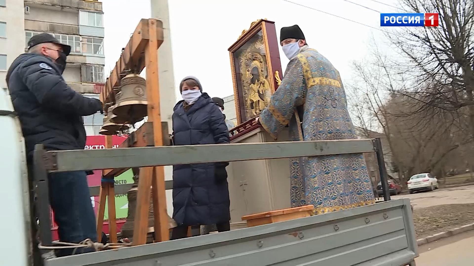 По улицам Костромы провезли Федоровскую икону Божьей Матери