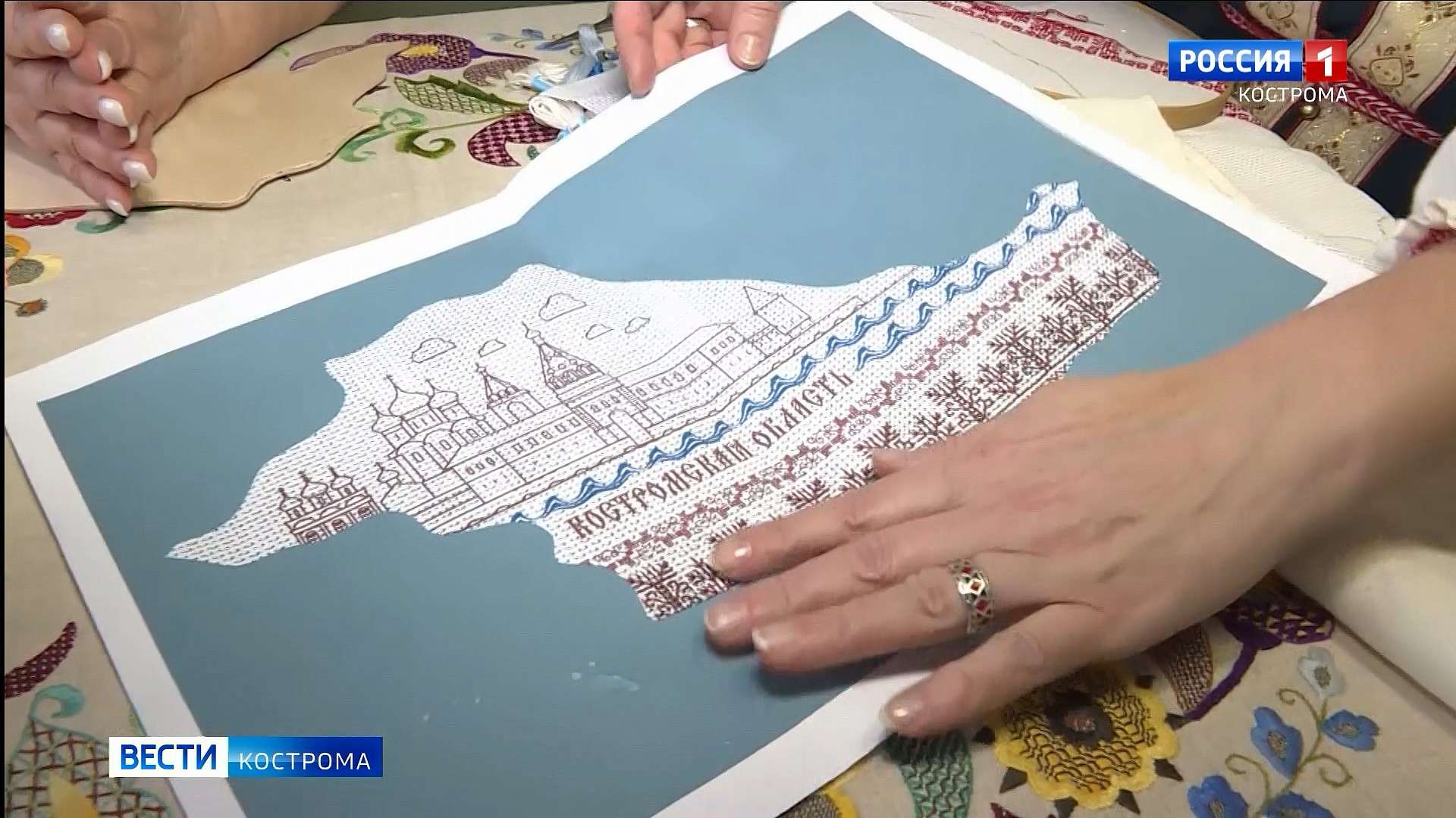 Рукодельницы взялись вышить карту Костромы красными и золотыми нитями