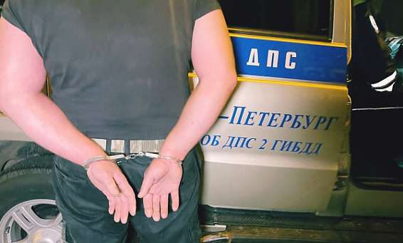 Пьяный костромской водитель устроил гонки с питерскими полицейскими