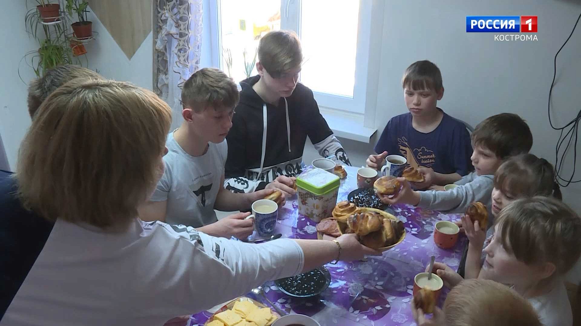 Семья из Костромской области стала родной для 15 приёмных детей