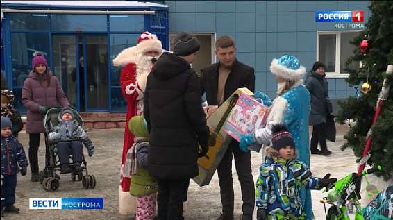 Особенные дети в Костроме получили новогодние подарки от меценатов