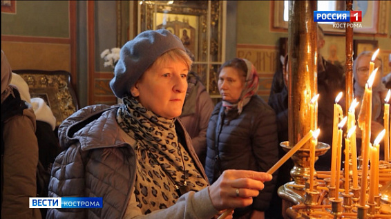 Православные празднуют день покровительницы Костромы - Феодоровской иконы Божьей Матери