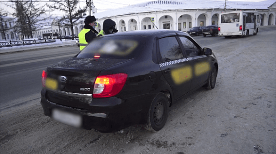 Костромские таксисты продолжают массово нарушать ПДД