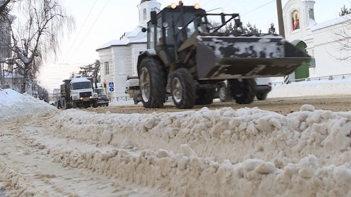 Все на расчистку дорог: Костромская область разгребает последствия непогоды