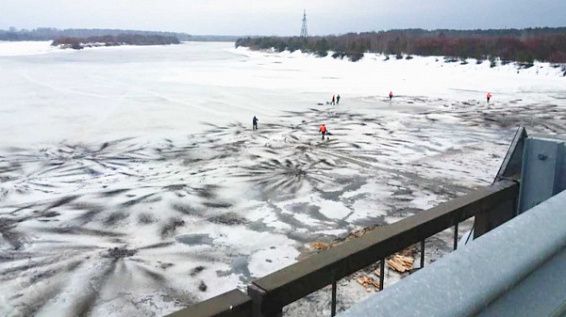 На реке Унже в Костромской области зачернили лёд