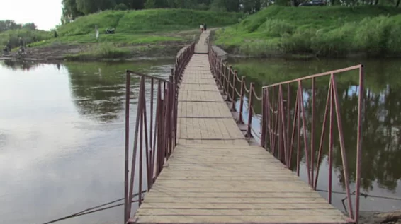 В Костромской области установили понтонный мост через реку Вёксу в Буе