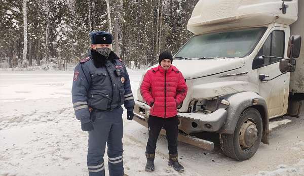 Костромские автоинспекторы помогли замерзающему водителю в неисправном автомобиле