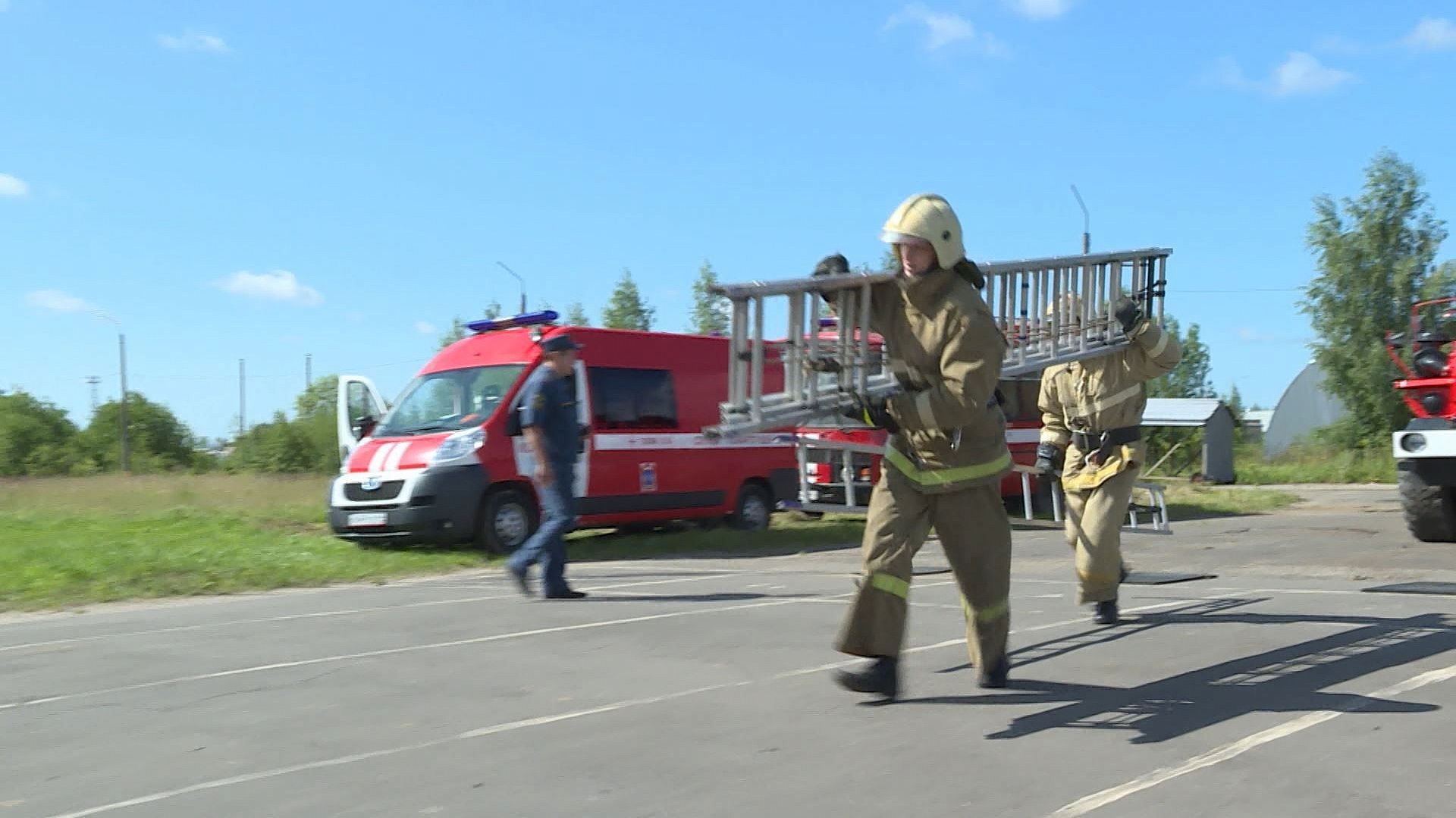 В Костроме прошли региональные соревнования пожарных спасателей