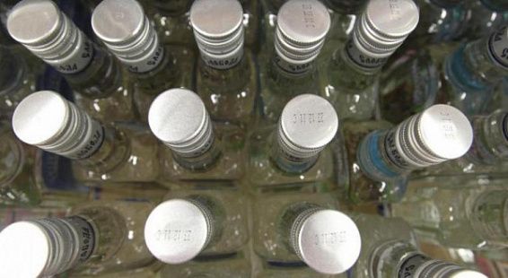 700 литров алкогольных напитков нашли в гараже костромича